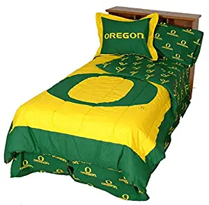 Oregon Ducks (3) Piece QUEEN Size Reversible Comforter Set - Includes: (1) QUEEN Size Reversible Comforter and (2) Pillow Shams - Save Big By Bundling!